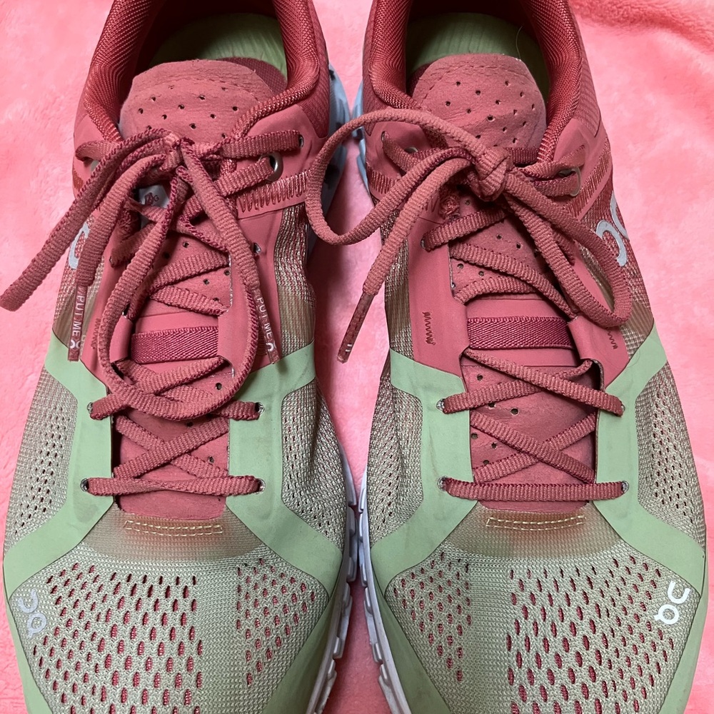On Cloudflow Women’s Shoes Size 8